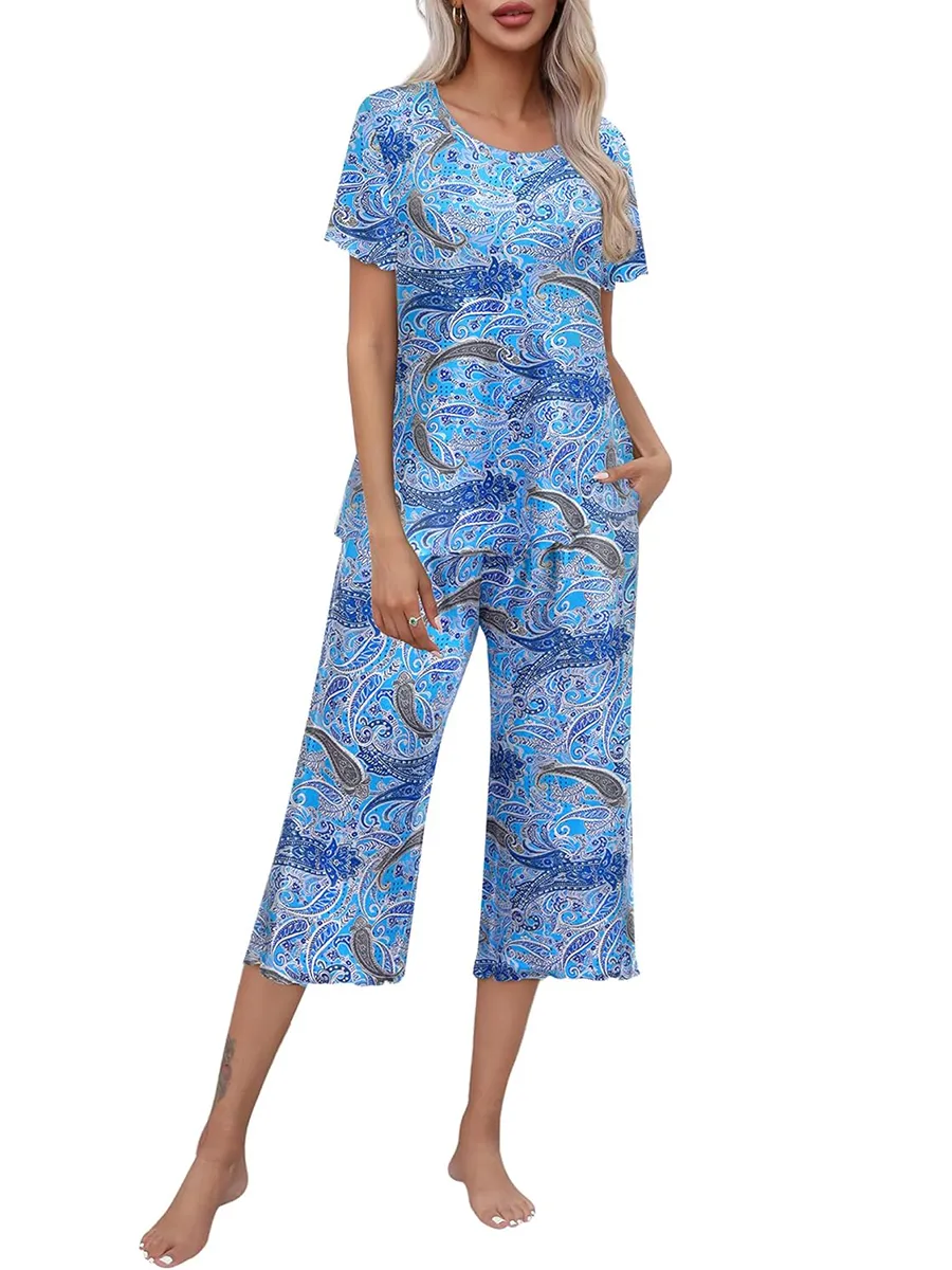 Olivine - Women's short-sleeved loungewear set with capri pants - perfect for relaxing at home in style