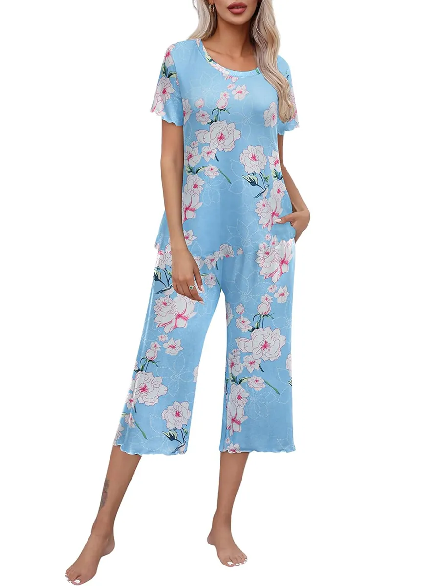 Olivine - Women's short-sleeved loungewear set with capri pants - perfect for relaxing at home in style