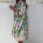 Violetta - Casual Floral Dress with V-Neckline and Partial Buttons